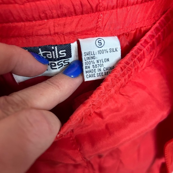 Details Express women’s small windsuit. Jogger type pants & zip up jacket - Picture 7 of 9